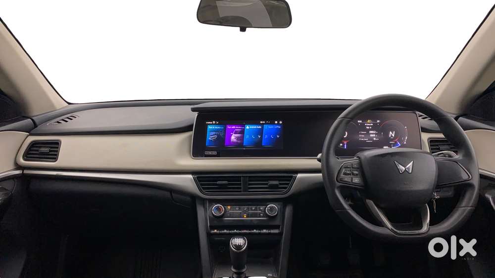 Mahindra Xuv700 2.0 Ax 5 Petrol Mt Str, 2022, Petrol