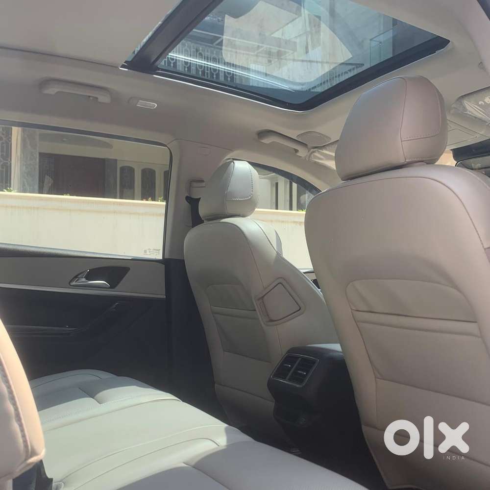 Mahindra Xuv700 2.2 Ax 7 Diesel Mt Luxury Pack Str, 2025, Diesel