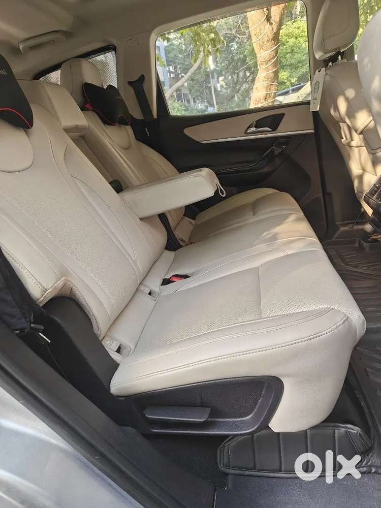 Mahindra Xuv700 Petrol At 7 Str 2022 .all Orignal Paint