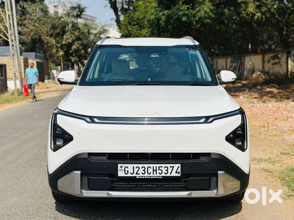 Kia Carens Clavis, 2025, Petrol