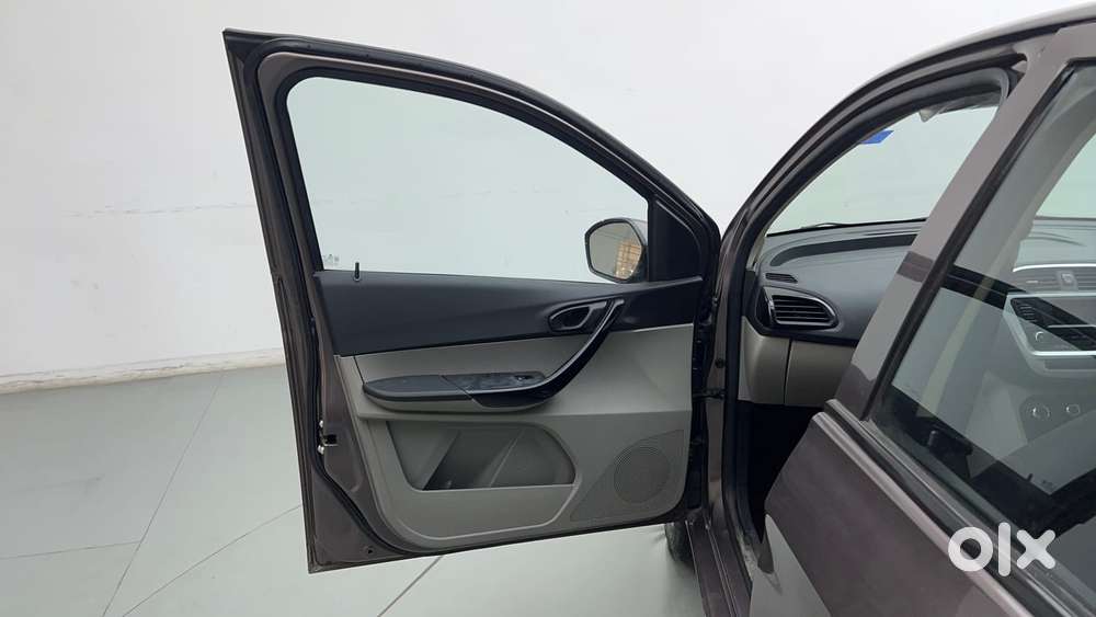 Tata Tiago 1.2 Revotron Xt, 2017, Petrol
