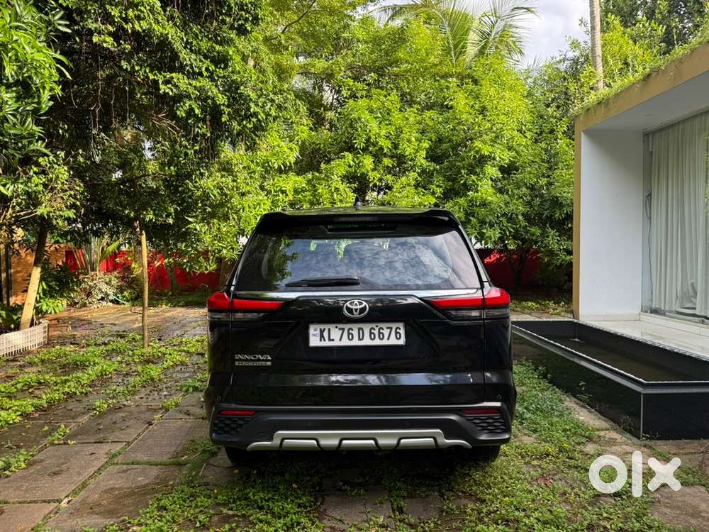 2023 Pristine Toyota Innova Hycross Vx(o) Attitude Black