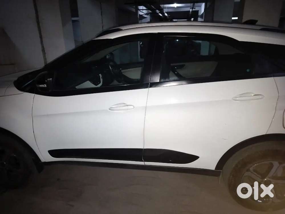 Tata Nexon Xz+s (sunroof)