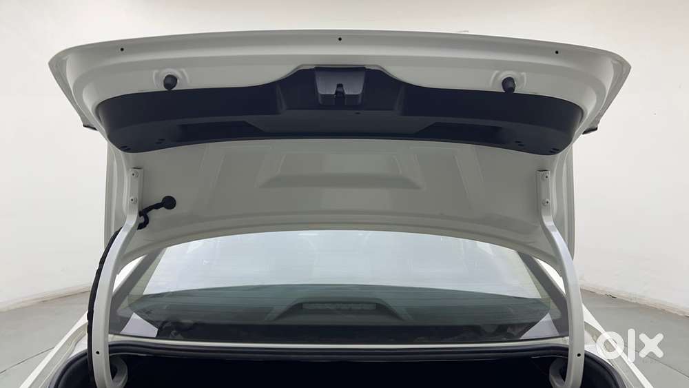 Skoda Slavia Ambition 1.0l Tsi At, 2022, Petrol