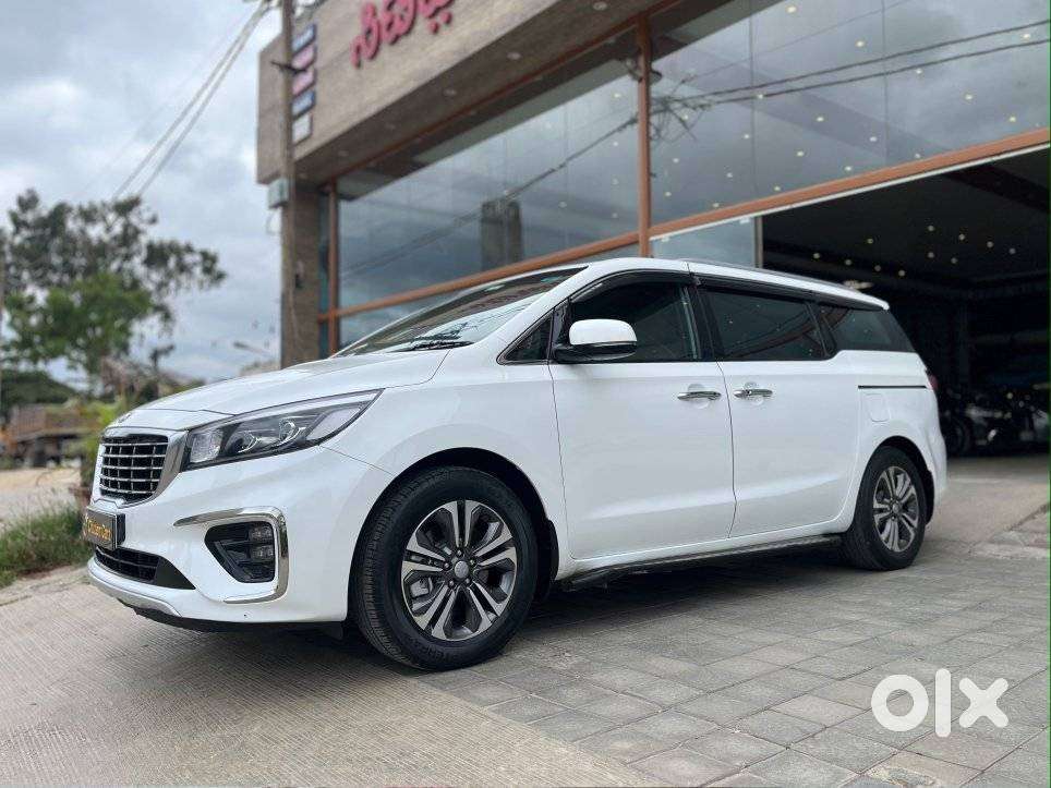 Kia Carnival Premium, 2021, Diesel