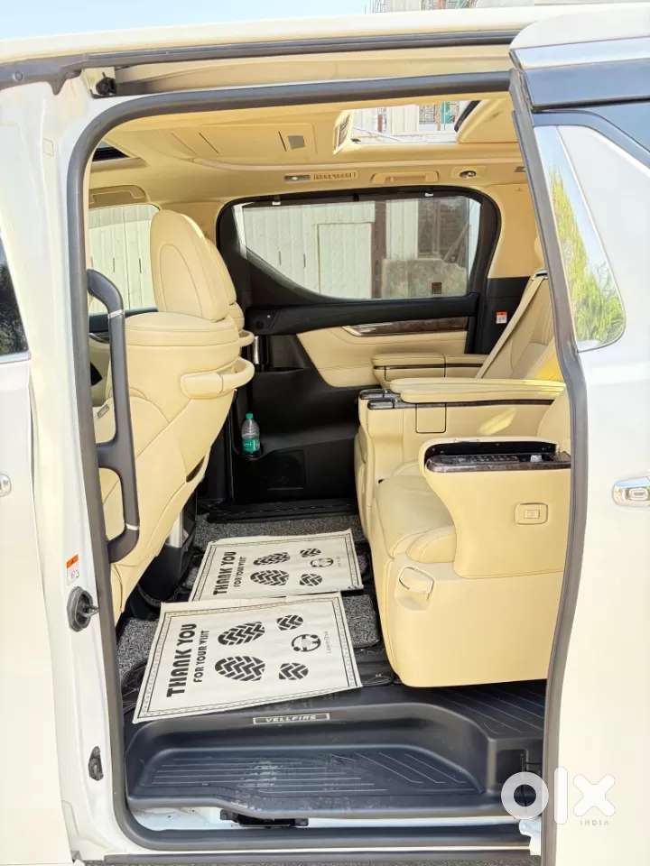 Toyota Vellfire 2.5 Hybrid, 2023, Petrol