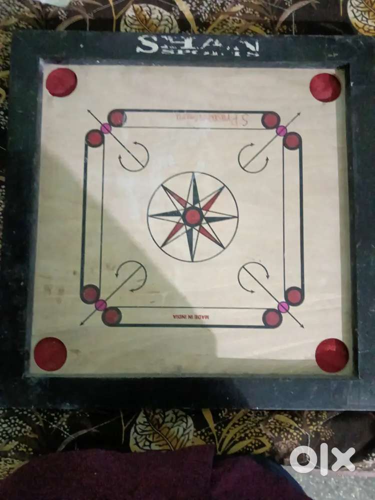 CARROM BOARD AND COINS