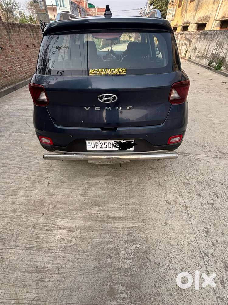 Hyundai Venue 2022 Petrol Well Maintained