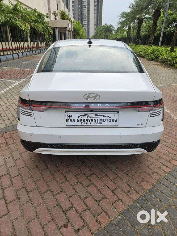 Hyundai Verna 1.5 Sx Ivt, 2023, Petrol