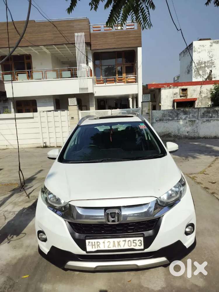 Very Good Car With Sunroof