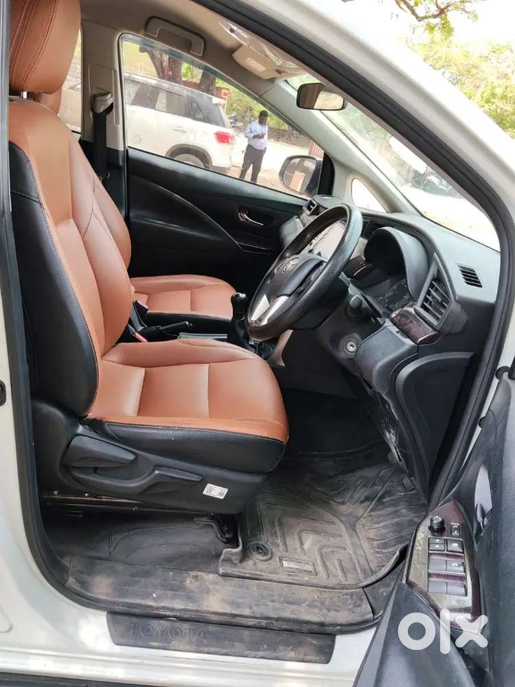 Toyota Innova Crysta 2.4 Diesel 2025