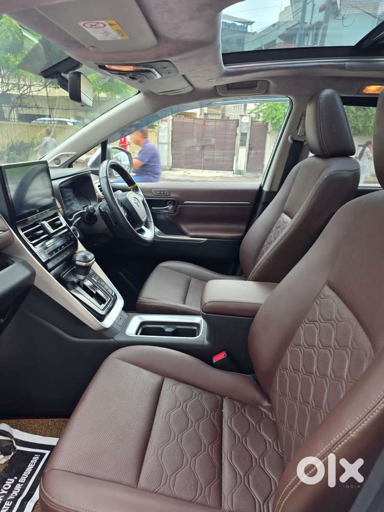 Toyota Innova Hycross 2.0 Zx Hybrid 7 Str, 2024, Cng & Hybrids