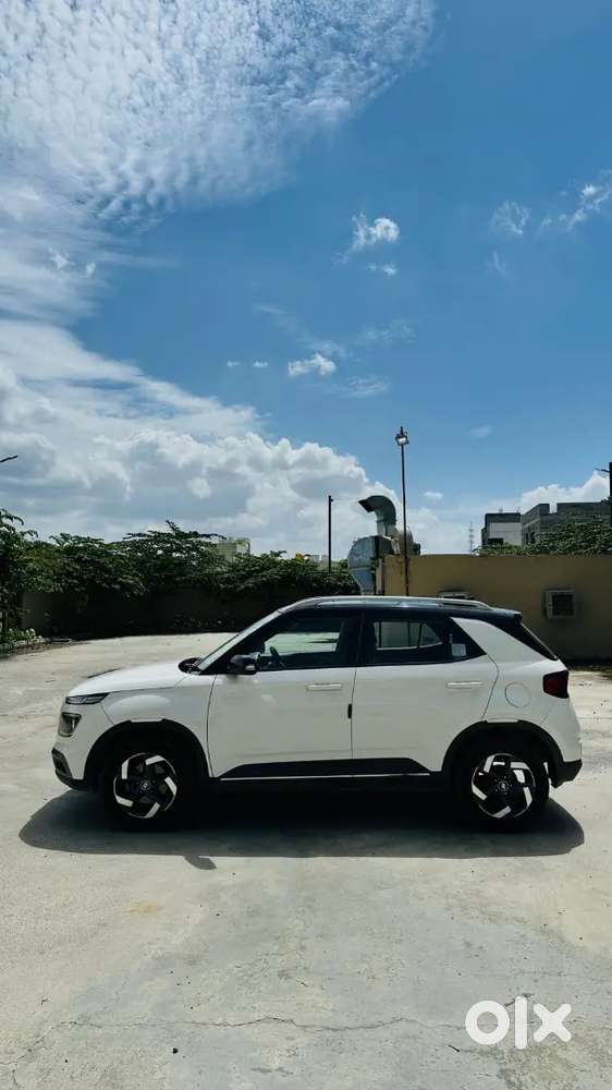 Hyundai Venue 2020 Petrol Well Maintained