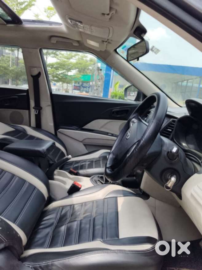 Mahindra Xuv300 W8, 2022, Petrol