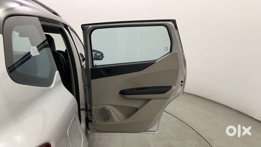 Renault Triber Rxl, 2023, Petrol