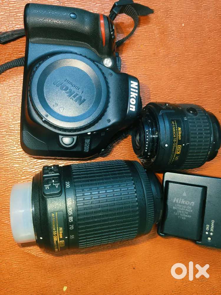 Nikon D5200 DSLR with 18-55mm 55-200mm Lens (Excellent Condition