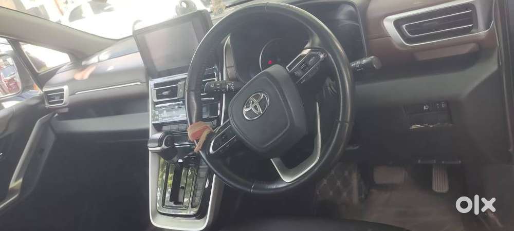 Toyota Innova Hycross 2.0 Vx Hybrid 7 Str, 2023, Petrol