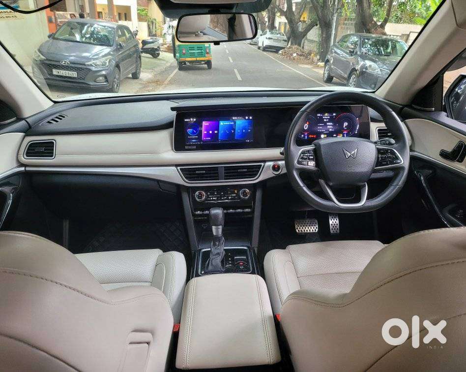 Mahindra Xuv700 2.2 Ax 7 Diesel At Luxury Pack Str Awd, 2022, Diesel