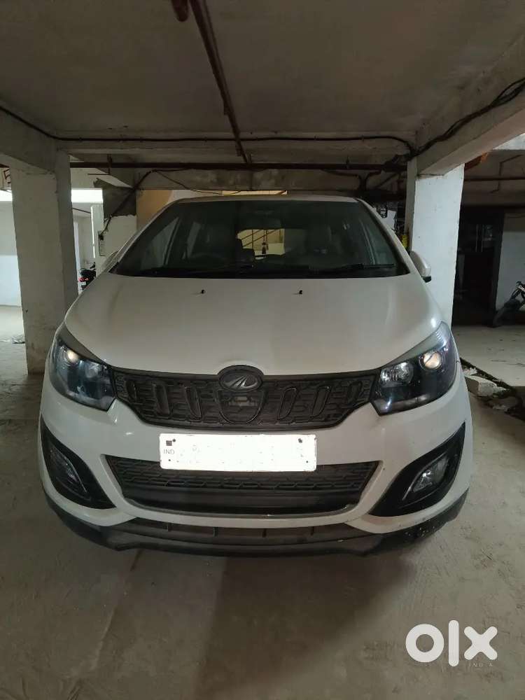 Mahindra Marazzo  M8 2018