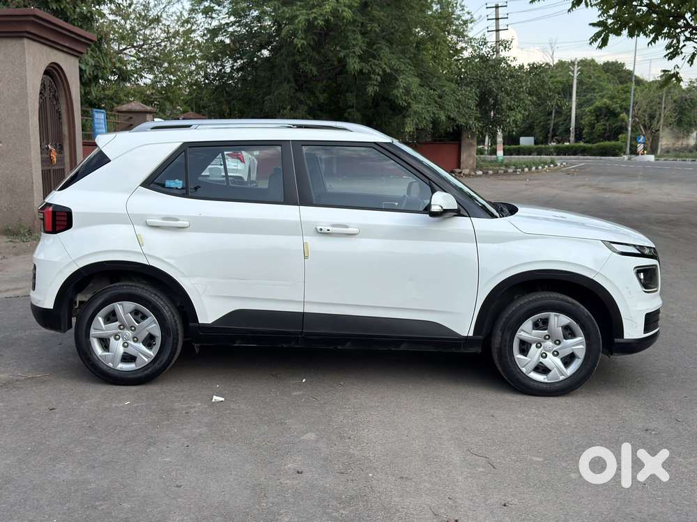 Hyundai Venue Sx 1.2 Mt Knight Edition, 2022, Petrol