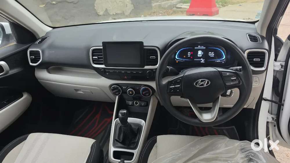 Hyundai Venue Petrol 2024