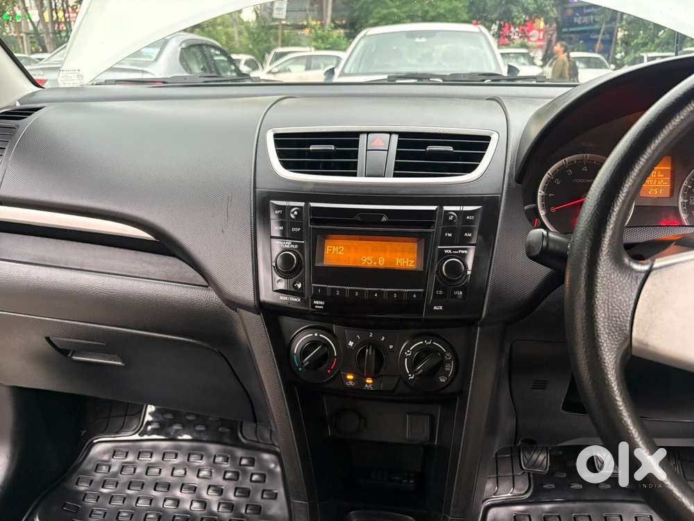 Maruti Suzuki Swift Vxi Abs Bsiv, 2015, Petrol