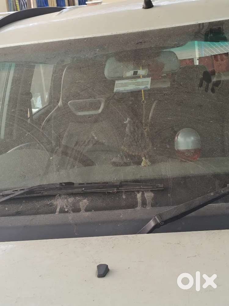 Mahidra Kuv 100 Car
