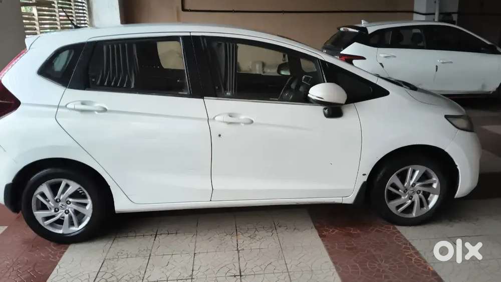 White Honda Jazz