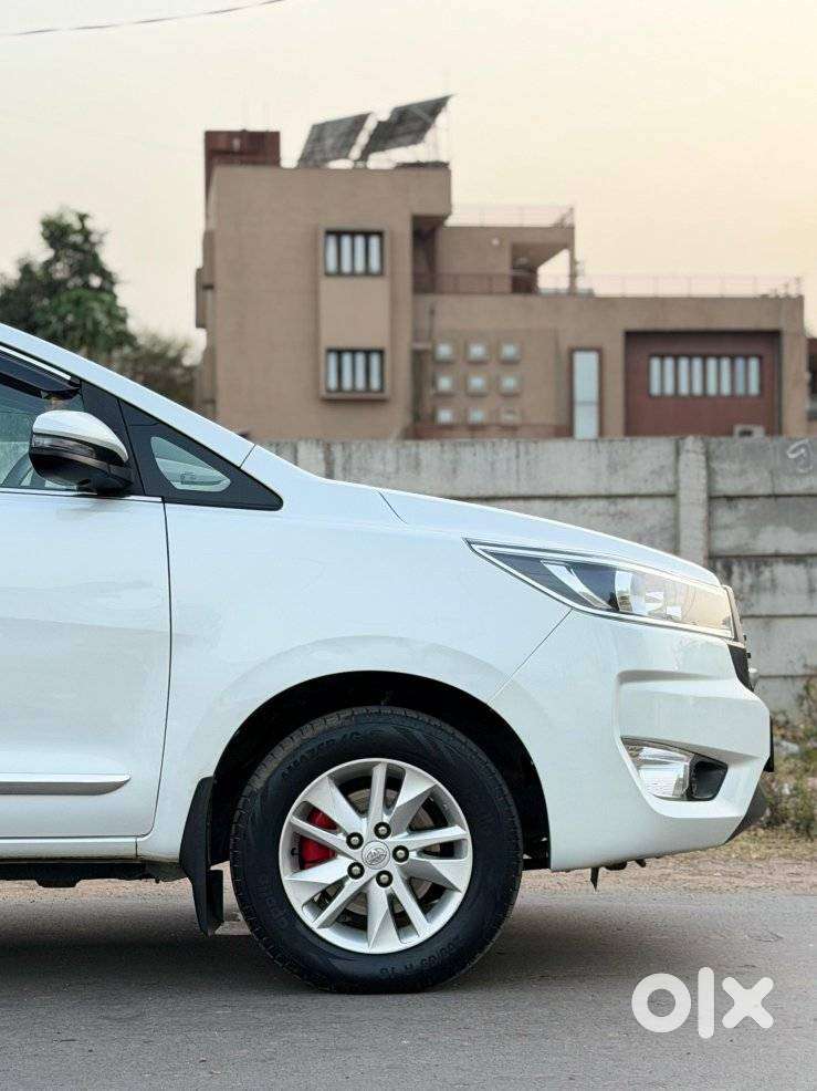 Toyota Innova Crysta 2.4 G Mt 8s, 2023, Diesel