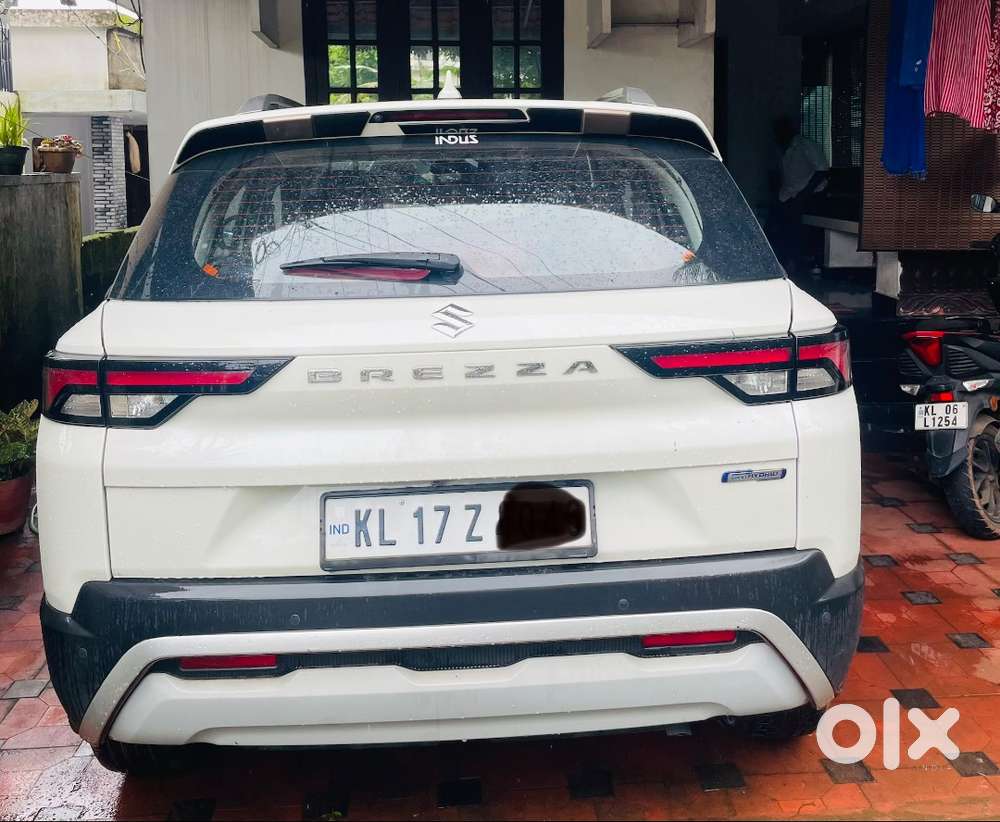 Maruti Suzuki Brezza Zxi Smart Hybrid  Dec 2024  Single Owner  Manu
