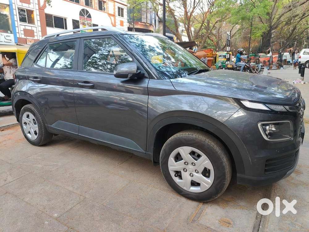 Hyundai Venue Petrol Well Maintained