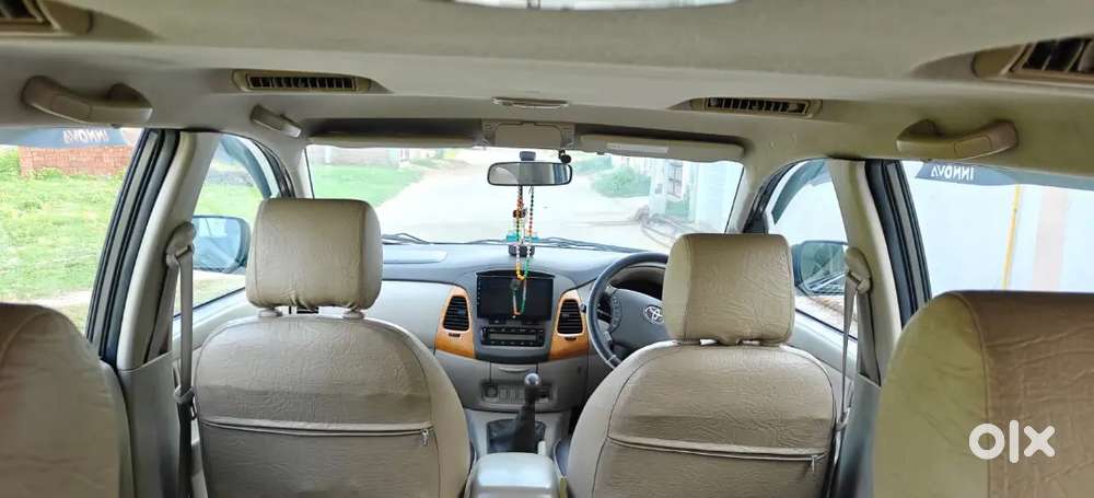 Toyota Innova 2012