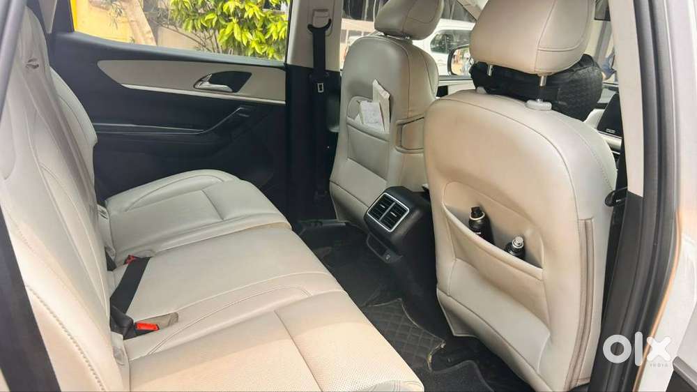 Mahindra Xuv700 Ax7 L Diesel Mt  7 Seater  Silver  Thanjavur