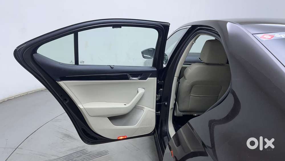 Skoda Superb L&k 1.8 Tsi At, 2021, Petrol