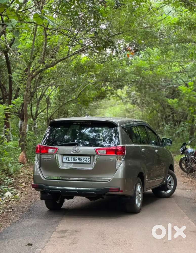 Toyota Innova Crysta 2.4 V 2016 Diesel Manual