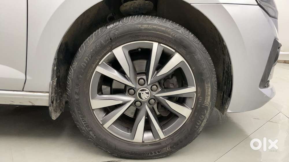 Skoda Slavia Style 1.0l Tsi At, 2023, Petrol