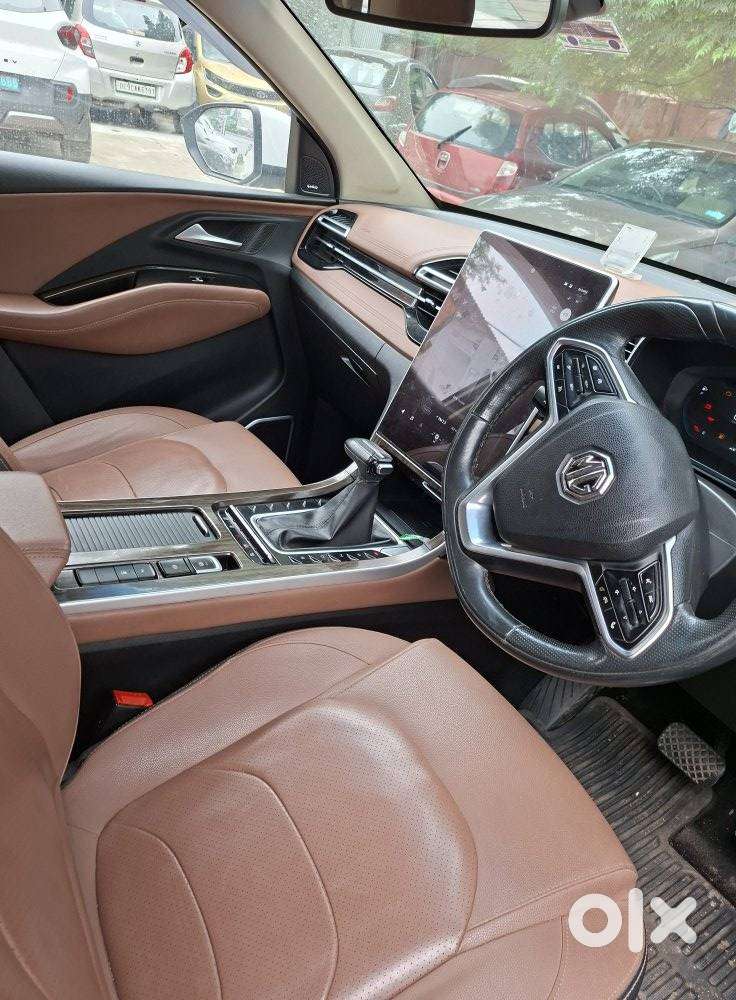 Mg Hector Plus Sharp Pro 1.5 Turbo Petrol Cvt 6 Str Dual Tone, 2023,..