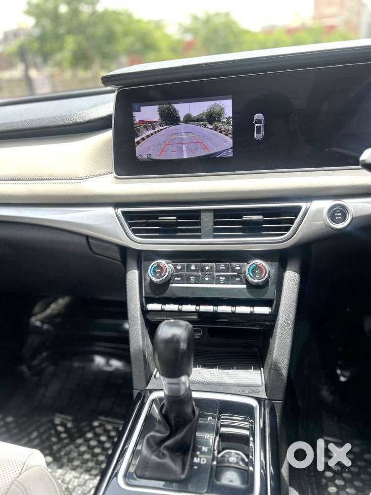 Mahindra Xuv700 2.0 Ax 7 Petrol At Luxury Pack Str, 2025, Petrol