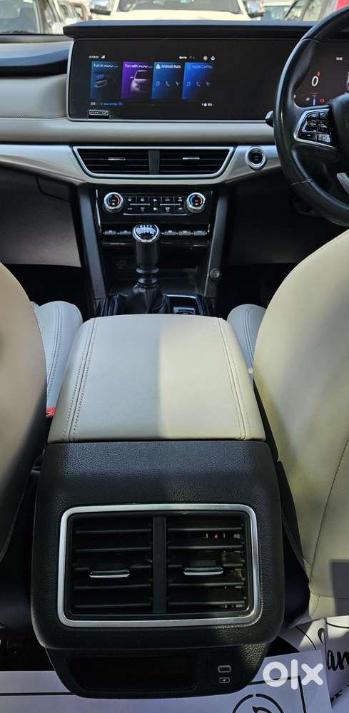 Mahindra Xuv700 2.2 Ax 7 Diesel Mt Luxury Pack Str, 2022, Diesel