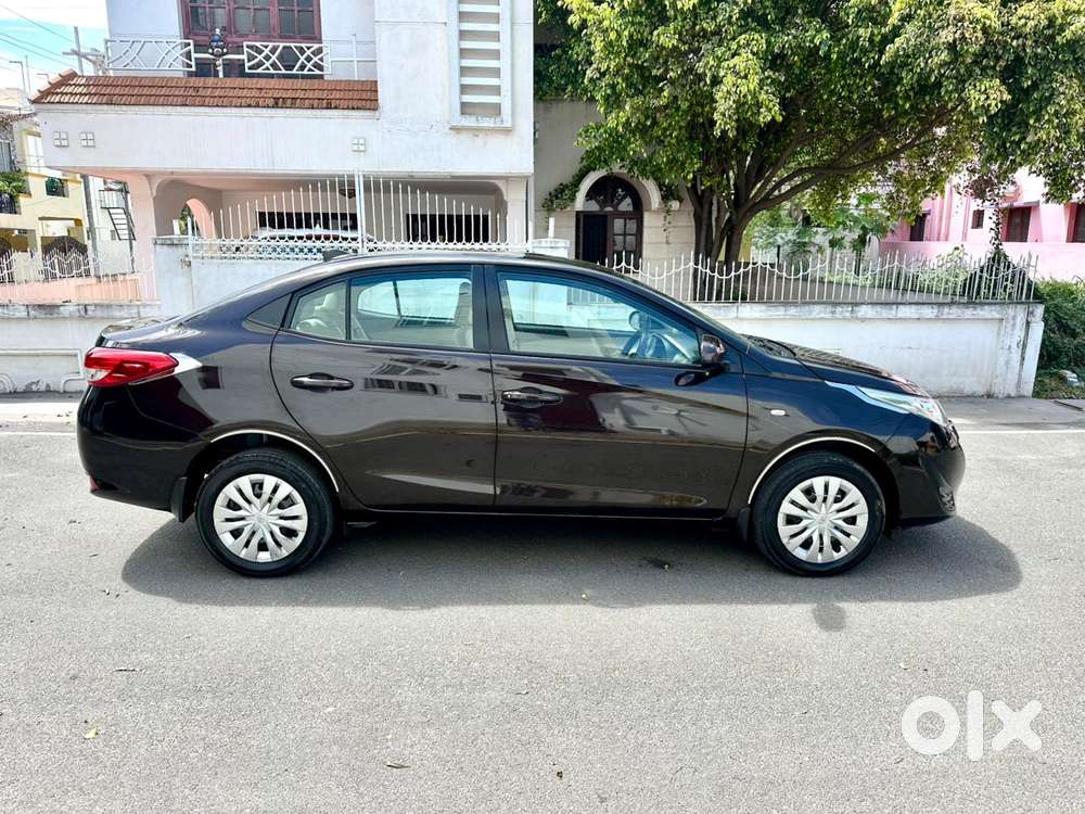 Toyota Yaris J Cvt, 2018, Petrol