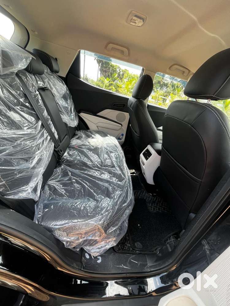 Mahindra Xuv 3xo Ax5 Pm Mt, 2025, Petrol