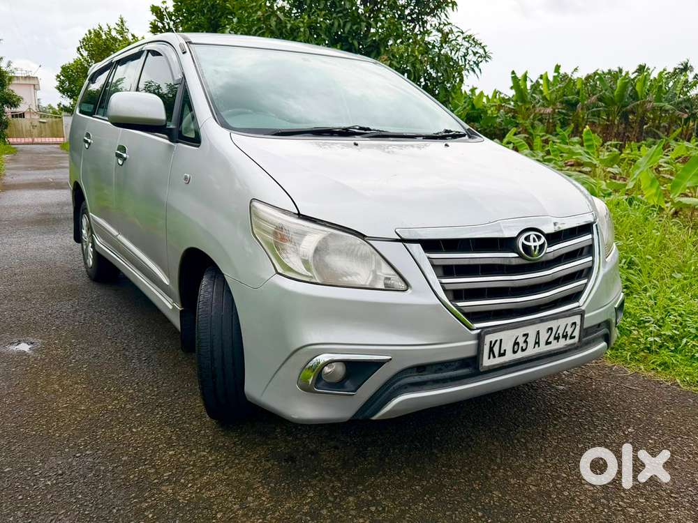 Toyota Innova  2012