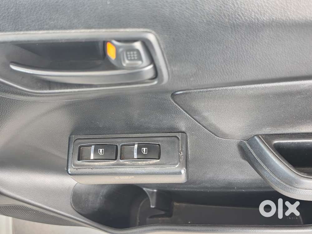 Maruti Suzuki Swift 1.2 Lxi (o), 2024, Petrol