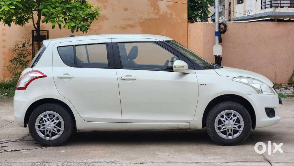 Maruti Suzuki Swift Vxi Abs Bsiv, 2014, Cng & Hybrids