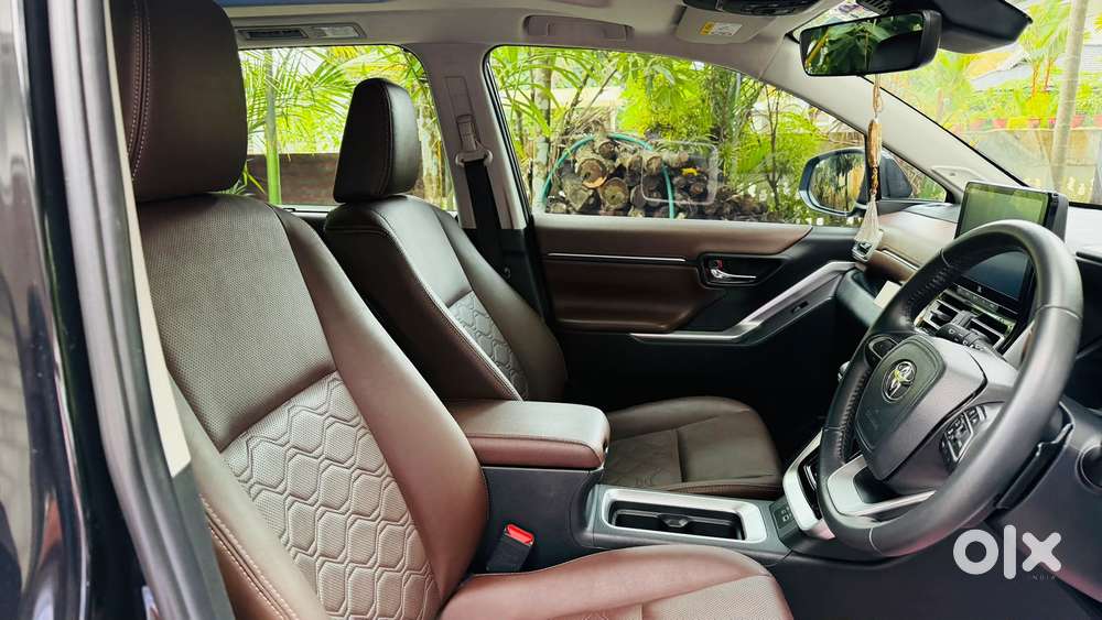 Toyota Innova Hycross 2.0 Zx (o) Hybrid 7 Str, 2023, Petrol