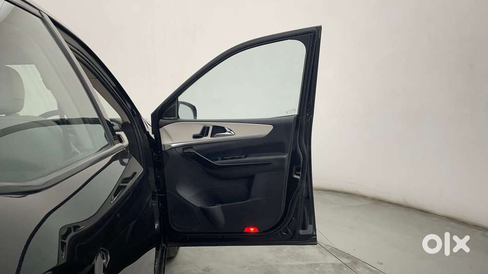 Mahindra Xuv700 2.2 Ax 7 Diesel Mt Luxury Pack Str, 2024, Diesel