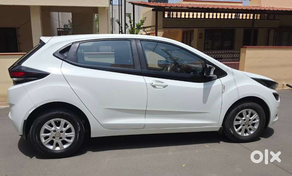 Tata Altroz 1.2 Xe, 2021, Petrol