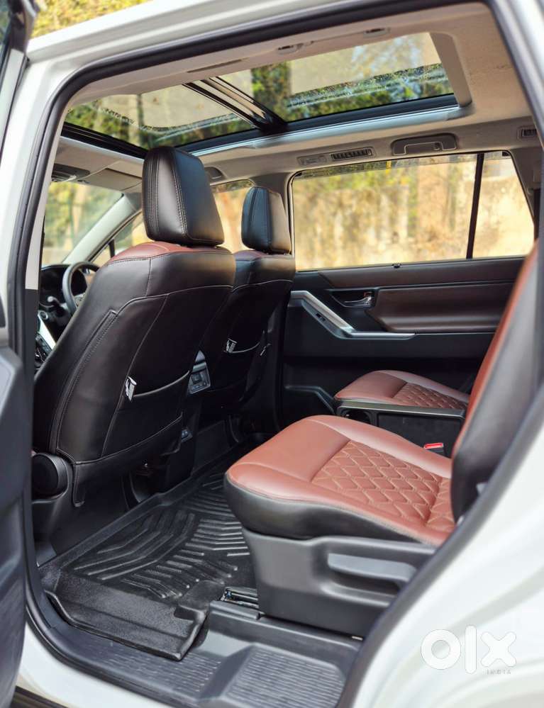 Toyota Innova Hycross 2.0 Vx (o) Hybrid 8 Str, 2025, Petrol