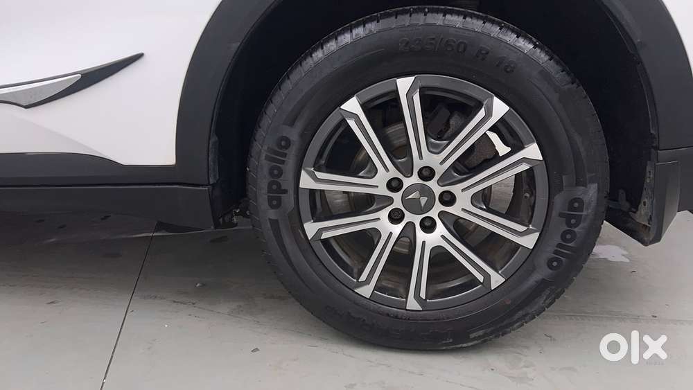 Mahindra Xuv700 2.0 Ax 7 Petrol Mt Str, 2022, Petrol