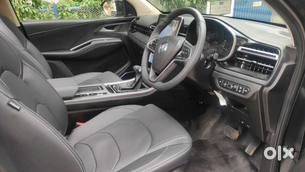 Mg Hector Plus Sharp Pro Blackstorm 1.5 Turbo Petrol Cvt 7 Str, 2025..